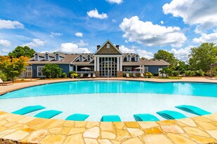 Summer Lake in Smiths Station, AL - Building Photo