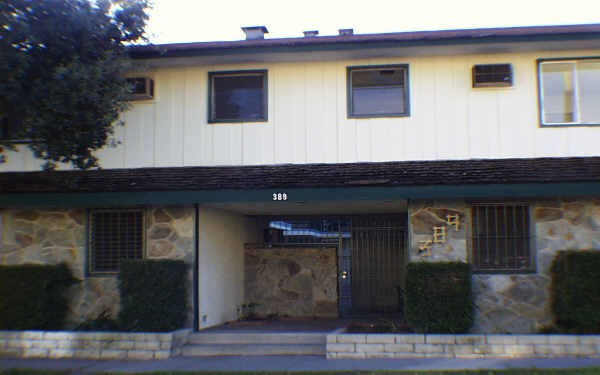 389 N Los Robles in Pasadena, CA - Foto de edificio