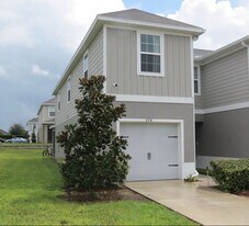 404 Sedgewick Dr in Davenport, FL - Building Photo