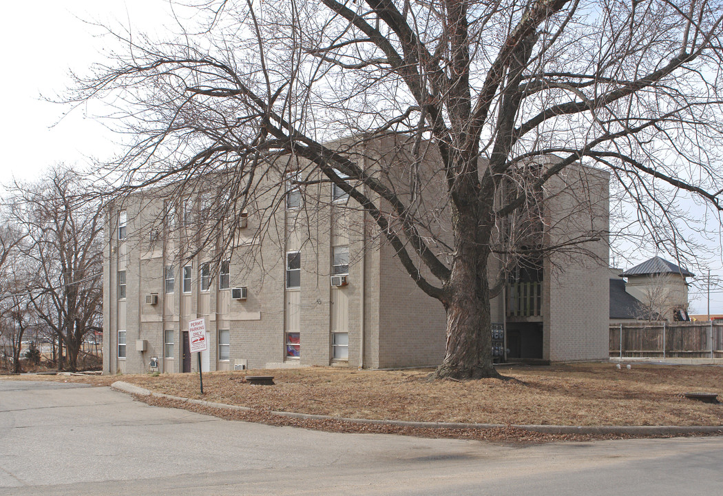 Bluejay Apartments in Lawrence, KS - Building Photo