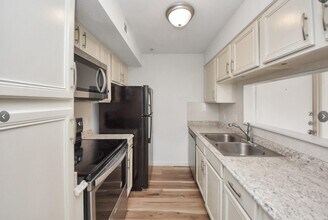 10110 Forum West Dr, Unit 237 in Houston, TX - Building Photo - Building Photo