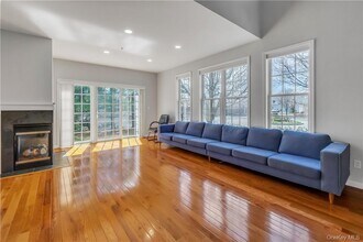 1200 Half Moon Bay Dr in Croton-on-Hudson, NY - Building Photo - Building Photo