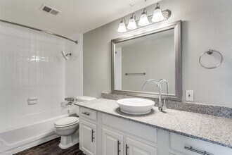 7913 N Harwood Rd in North Richland Hills, TX - Building Photo - Building Photo