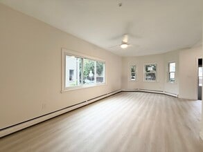 144 Spring St, Unit 3 in Cambridge, MA - Foto de edificio - Building Photo
