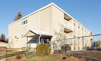 6712 90th Ave NW in Edmonton, AB - Building Photo