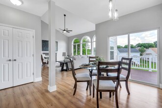 420 Morning Meadow Dr in Lake St. Louis, MO - Foto de edificio - Building Photo