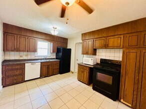 4046 Bluestone Rd in South Euclid, OH - Building Photo - Building Photo