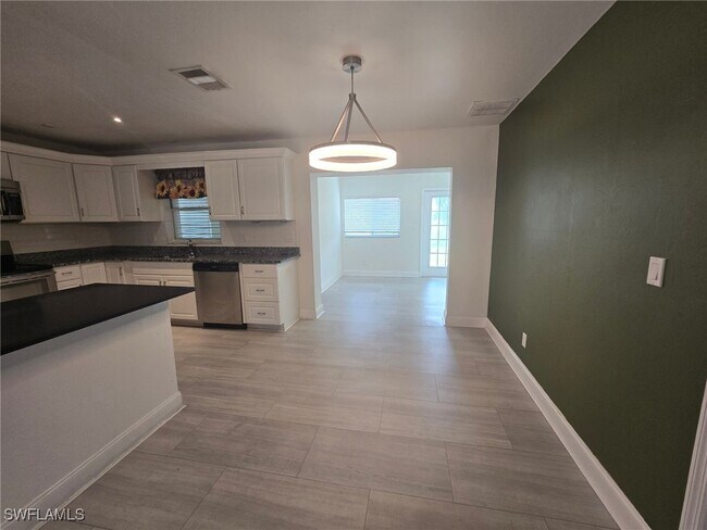 3027 SW 23rd Ave in Cape Coral, FL - Building Photo - Building Photo