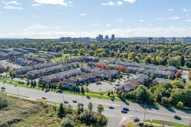 54 Beer Cres in Ajax, ON - Building Photo - Building Photo