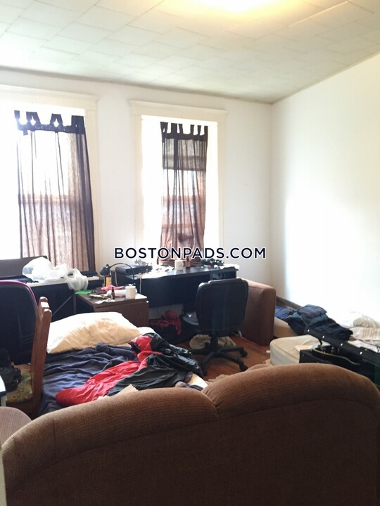 137 Park Dr in Boston, MA - Building Photo