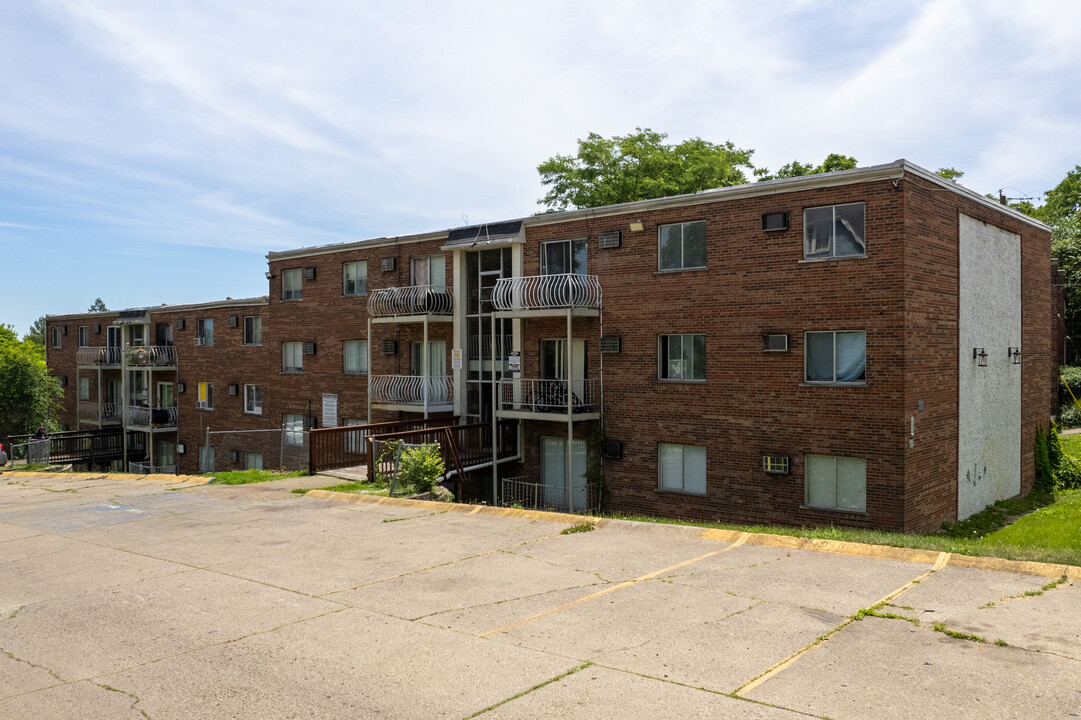 Golden Arms Condominiums in Cincinnati, OH - Building Photo