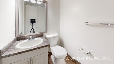 2220 Blue Spruce Way in Tampa, FL - Building Photo - Building Photo