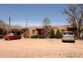 715 Onate Pl in Santa Fe, NM - Foto de edificio - Building Photo
