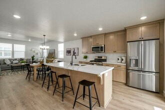 12914 S Burr Trail Ct in Riverton, UT - Foto de edificio - Building Photo