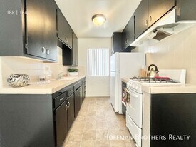 11275 Huston St, Unit 2 in Los Angeles, CA - Building Photo