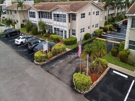 2121 NE 42nd Ct in Lighthouse Point, FL - Building Photo