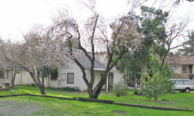 2163 Nord Ave in Chico, CA - Foto de edificio - Other