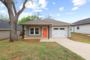 1221 W Johnson St in Denison, TX - Building Photo
