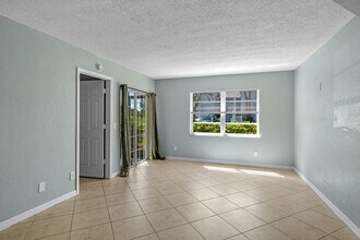 1604 SE Green Acres Cir in Port St. Lucie, FL - Building Photo - Building Photo