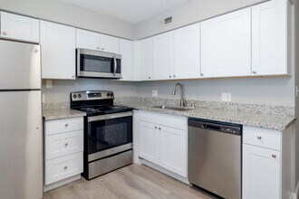 Axio Apartments in Tempe, AZ - Building Photo - Interior Photo