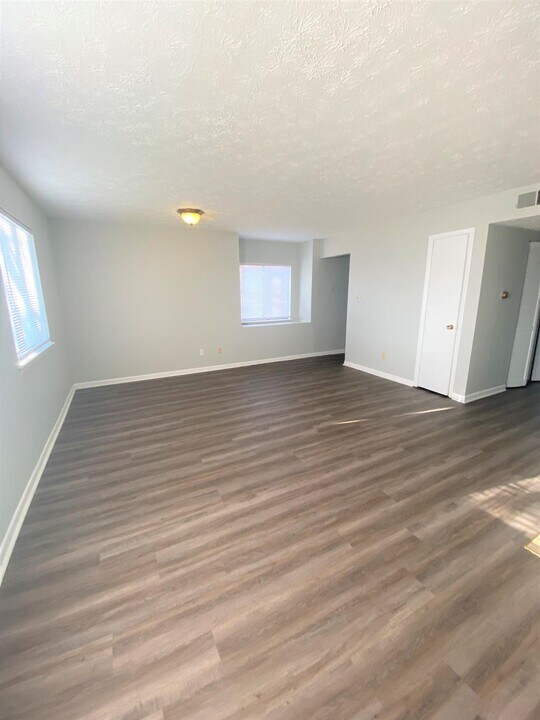 3772 Camelot Dr-Unit -2 in Lexington, KY - Building Photo