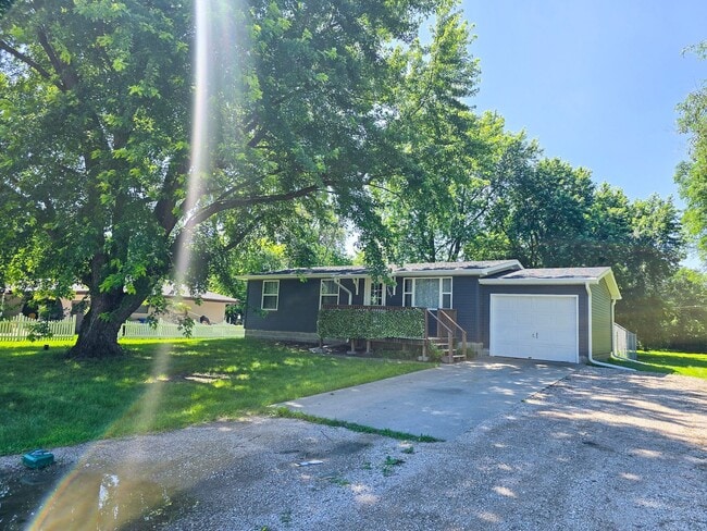 property at 3507 Andrew Ave
