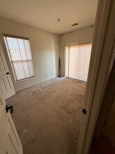 3741 S Wayne Rd, Unit Fountainplace in Wayne, MI - Building Photo - Building Photo