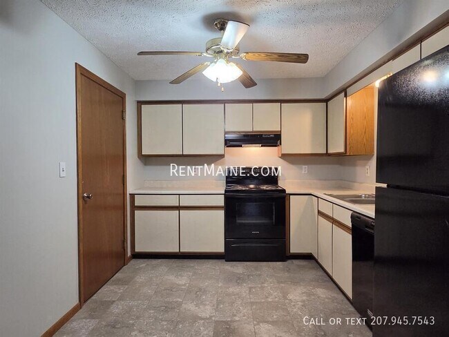 10 Hartley St in Lewiston, ME - Building Photo - Building Photo