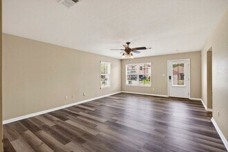 10261 English Manor Dr in Gulfport, MS - Building Photo - Building Photo