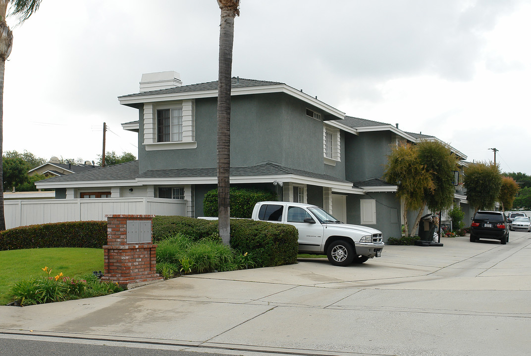 2654 Santa Ana Ave in Costa Mesa, CA - Building Photo