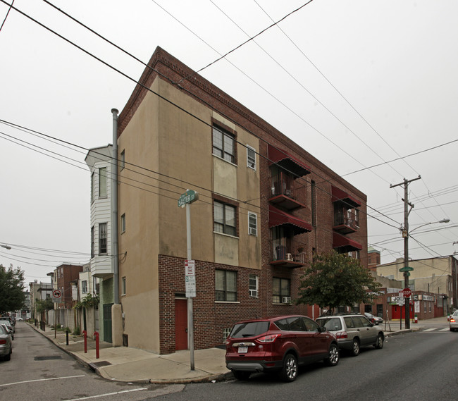 700 Christian St in Philadelphia, PA - Foto de edificio - Building Photo