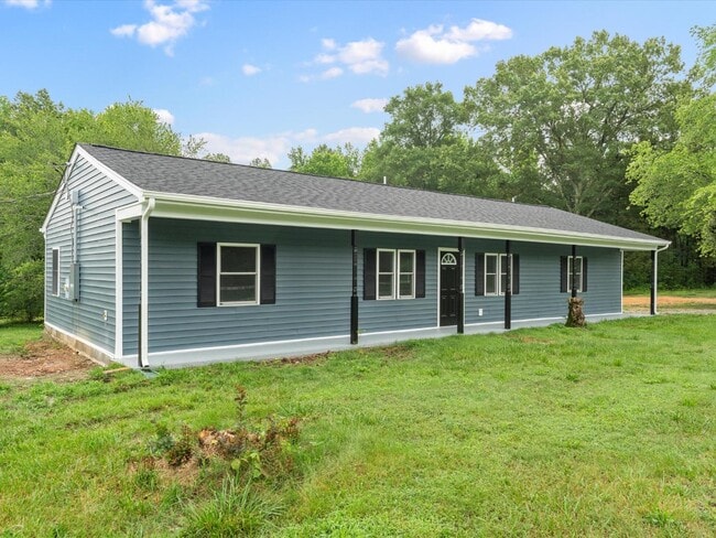 4876 Three Chopt Rd in Louisa, VA - Building Photo - Building Photo