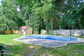 16 Spicy Pond Rd in Howell, NJ - Building Photo - Building Photo