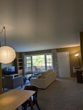 608 Laurel Lake Rd in Thiensville, WI - Building Photo - Building Photo