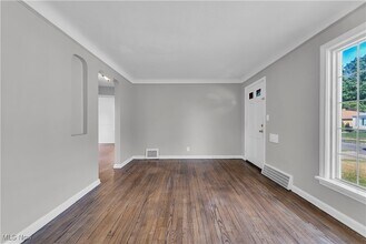 2703 Hearthstone Rd in Parma, OH - Building Photo - Building Photo