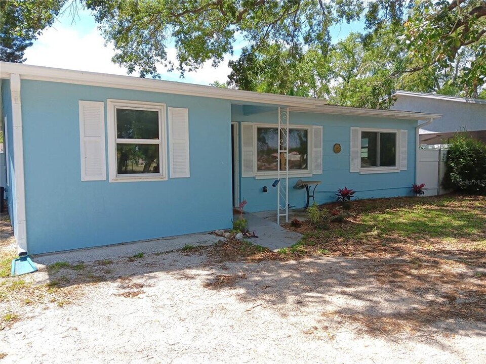 7980 52nd St N in Pinellas Park, FL - Building Photo