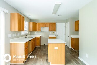 205 Dutchmans Meadow Dr in Mount Holly, NC - Building Photo - Building Photo
