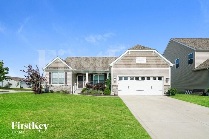 222 Sycamore Ln in Commercial Point, OH - Building Photo