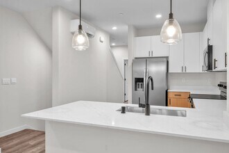 15613 Admiralty Way in Lynnwood, WA - Building Photo - Building Photo