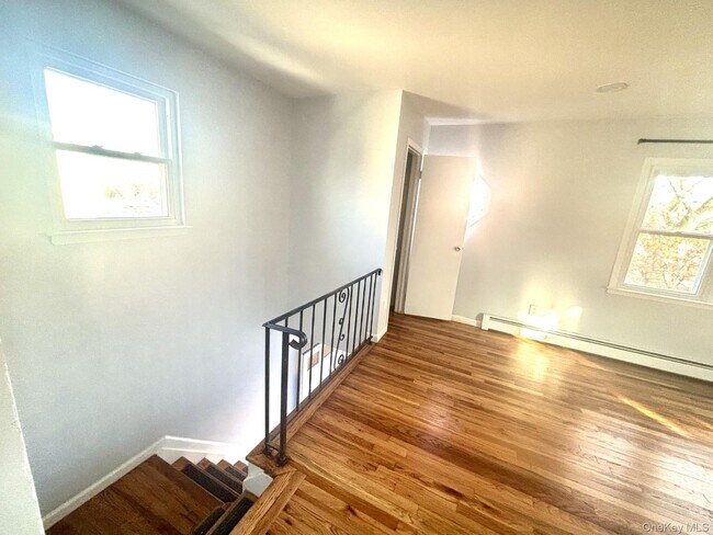 441 Atlantic Ave in East Rockaway, NY - Foto de edificio - Building Photo