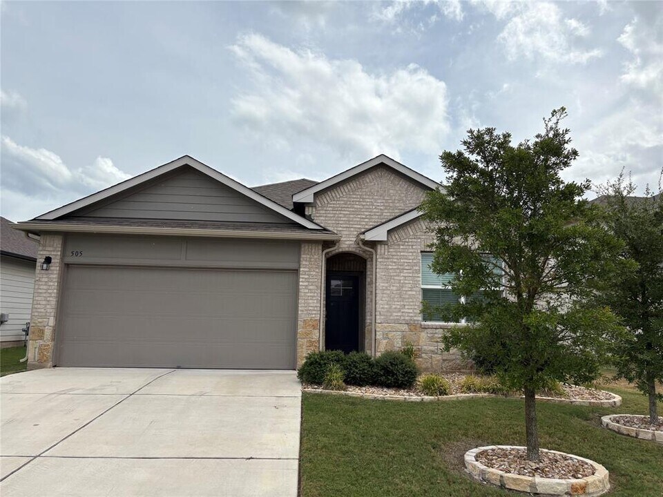 505 Rainmaker Ln in Bastrop, TX - Building Photo