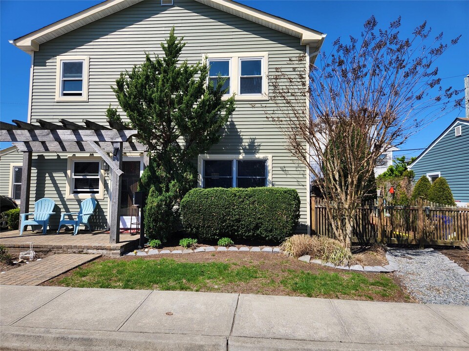 63 Kerrigan St in Long Beach, NY - Foto de edificio