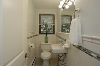 Regent Park Apartments in Nashua, NH - Building Photo - Interior Photo