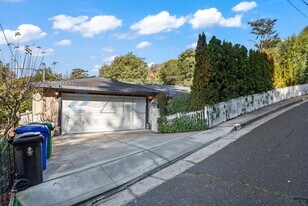 9 La Salle Ave in Piedmont, CA - Building Photo