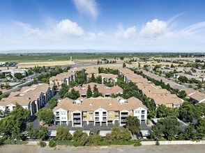 Sierra Oaks in Turlock, CA - Foto de edificio - Building Photo