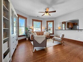 140 Broadway, Unit 2 in Libertyville, IL - Building Photo - Building Photo