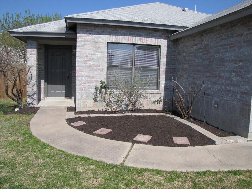 3639 Bass Loop in Round Rock, TX - Building Photo