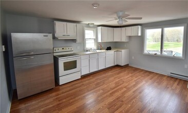 184 Shore Rd in Westerly, RI - Building Photo - Building Photo