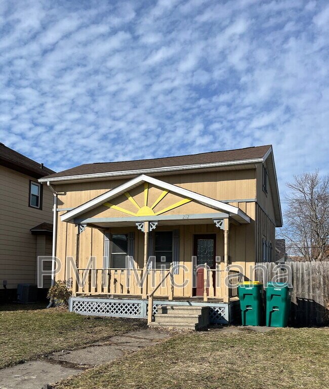 property at 212 W 9th St