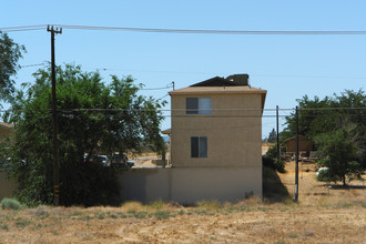 Luxor Apartments in Hesperia, CA - Building Photo - Building Photo